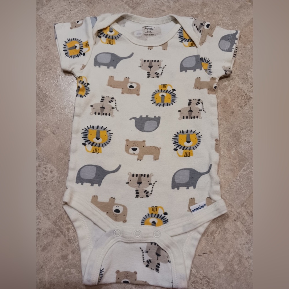 Gerber Organics Onesie size 3-9 Months